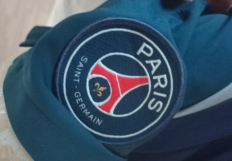 Ours en peluche avec tenue du PSG 5