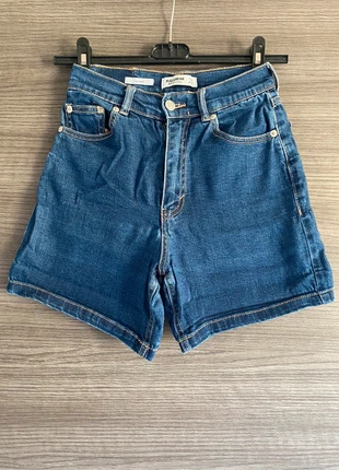 Blauwe short, merk: Pull & Bear, staat: Heel goed, maat: XS / 34 / 6, € 4,00, € 4,90 inclusief Kopersbescherming