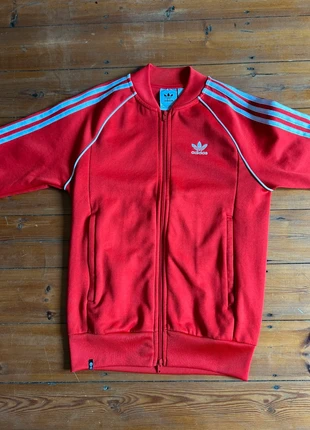 Veste de survêtement Adicolor rouge Classics SST, brand: adidas, condizioni: Nuovo senza cartellino, taglia: XS, €10.99, €12.24 include la Protezione acquisti