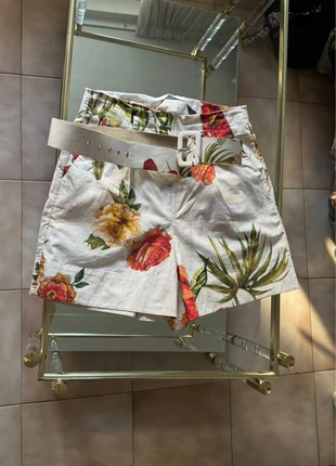 shorts estampado floral uterqüe, marca: Uterqüe, estado: Muy bueno, tamaño: S / 36 / 8, 14,00 €, 15,40 € Protección al comprador incluida
