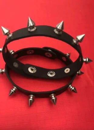 lot 2 bracelets à petits mini clous, marque: Petis clous, état: Très bon état, 13,00 €, 14,35 € Protection acheteurs incluse