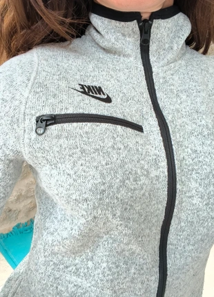 Veste polaire Nike taille s grise, merk: Nike, staat: Heel goed, maat: S / 36 / 8, € 23,00, € 24,85 inclusief Kopersbescherming