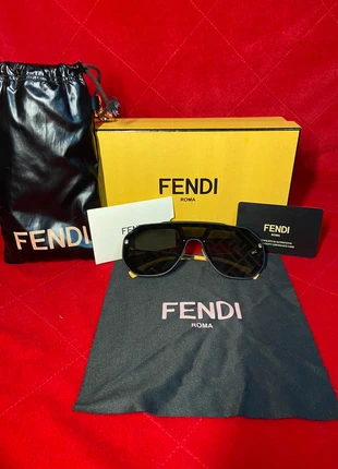 Fendi zonnebril, merk: Fendi, staat: Heel goed, € 200,00, € 210,70 inclusief Kopersbescherming