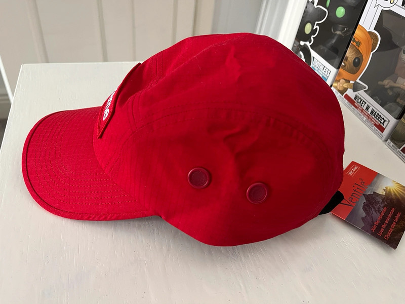 Red Supreme cap | Vinted