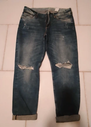 Jeans strappato H&M , brand: H&M, condizioni: Ottime, taglia: L / IT 44 / EU 40, €10.00, €11.20 include la Protezione acquisti