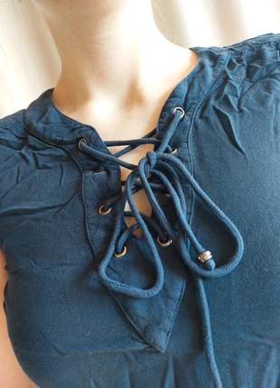 Vero Moda Top mit Band Details, merk: Vero Moda, staat: Heel goed, maat: XS / 34 / 6, € 3,50, € 4,38 inclusief Kopersbescherming