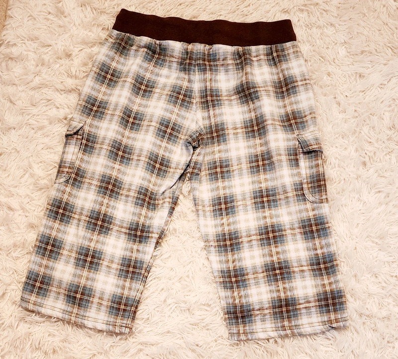 Womens plaid Capri pants,very good condition, medium 2