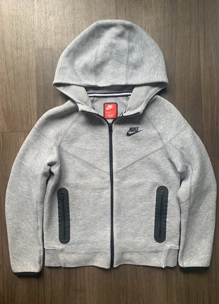 Veste Nike Tech Fleece - Grise - 10-12ans - Authentique, marke: Nike, zustand: Gut, größe: 10 Jahre / 140, 25,00 €, 26,95 € inklusive Vinted-Käuferschutz