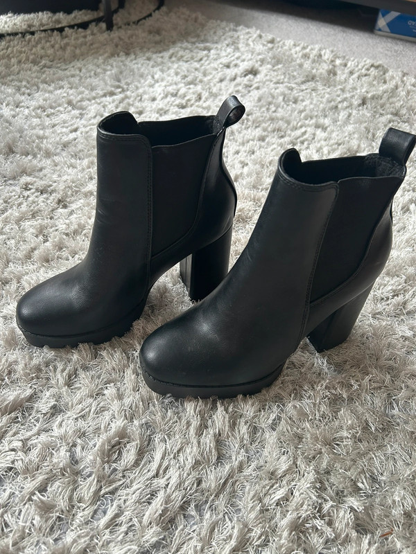 Black heeled boots | Vinted