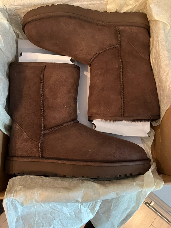 Ugg classic short deals chestnut size 9