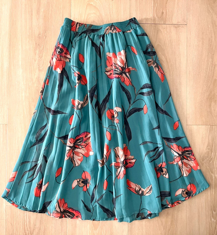 Pleated MIDI Skirt