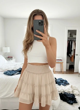 jupe-short beige à taille haute smockée et volants #088, merk: Dune Bohème, staat: Heel goed, maat: M / 38 / 10, € 44,99, € 47,94 inclusief Kopersbescherming