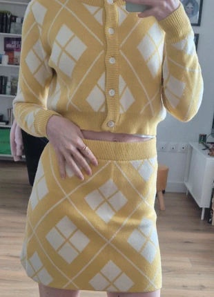 Ensemble maille jaune motifs losange taille 38 glamorous, marque: Glamorous, état: Très bon état, taille: M / 38 / 10, 30,00 €, 32,20 € Protection acheteurs incluse