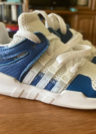 Adidas niño eqt, merk: adidas, staat: Heel goed, maat: 26, € 6,00, € 7,00 inclusief Kopersbescherming