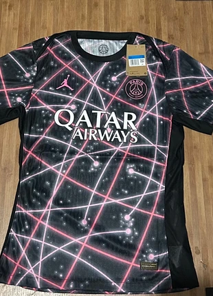 Maillot de foot noir & rose - Taille M & L, marque: Football, état: Neuf avec étiquette, taille: M, 14,00 €, 15,40 € Protection acheteurs incluse