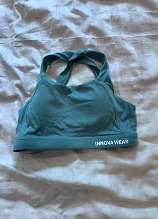 Brassière innovawear, marque: innovawear, état: Neuf sans étiquette, taille: M, 15,00 €, 16,45 € Protection acheteurs incluse