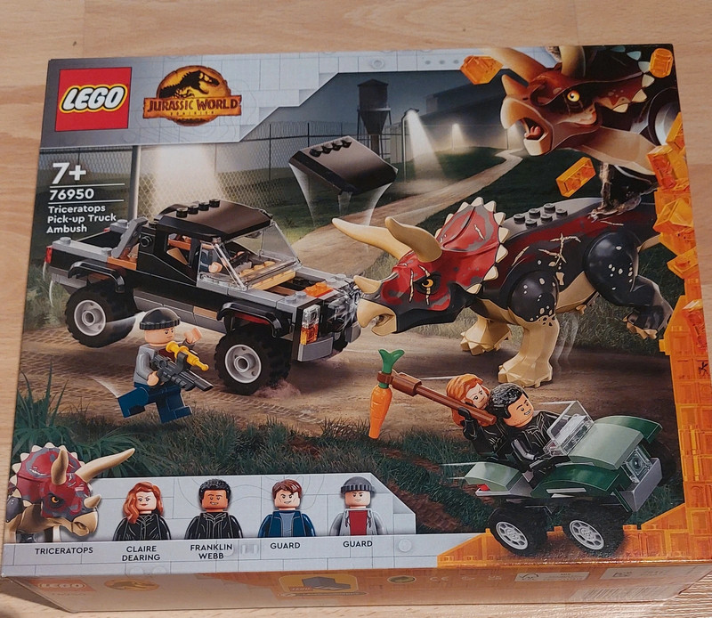 LEGO 76950 Jurassic Park 1