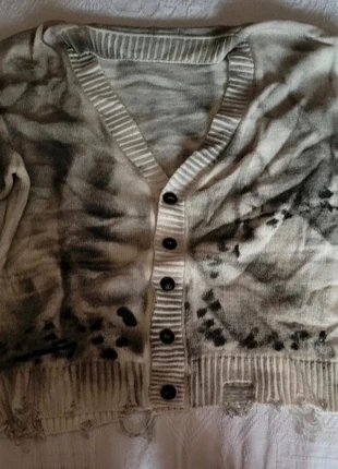 Cardigan Artistico 🎨💀 Custom-Made - Stile Distressed Unico, brand: Custommade, condizioni: Nuovo con cartellino, taglia: L, €25.00, €26.95 include la Protezione acquisti