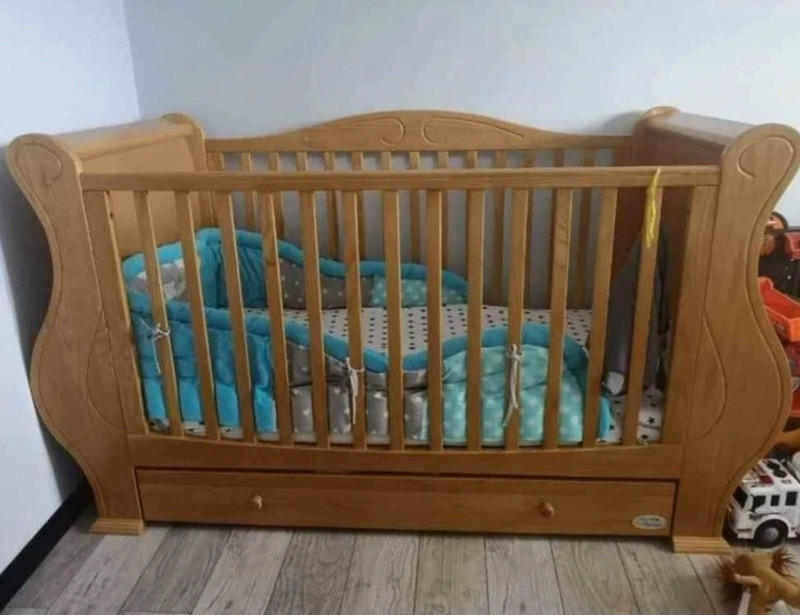 Tutti Bambini Louis sleigh cot bed