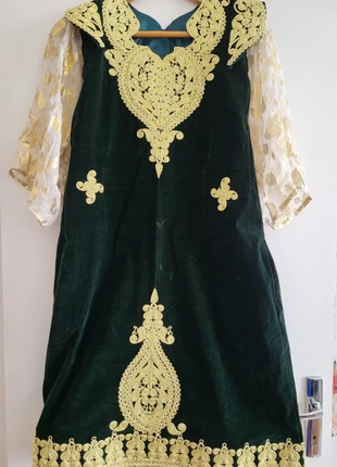 Robe Fergani fille, 6 à 8ans, constantinois faite à la main, zustand: Sehr gut, größe: 7 Jahre / 122, 70,00 €, 74,20 € inklusive Vinted-Käuferschutz
