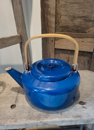 Vintage emaille theepot met houten handvat, marque: Vintage, état: Bon état, 22,50 €, 24,33 € Protection acheteurs incluse