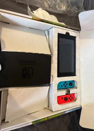 Lotto Nintendo switch + custodia + ring fit adventure set + code + animal crossing new orizon, marca: Nintendo, estado: Muy bueno, 180,00 €, 189,70 € Protección al comprador incluida