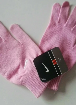 Guanti Nike, brand: Nike, condizioni: Nuovo con cartellino, taglia: S, €9.00, €10.15 include la Protezione acquisti
