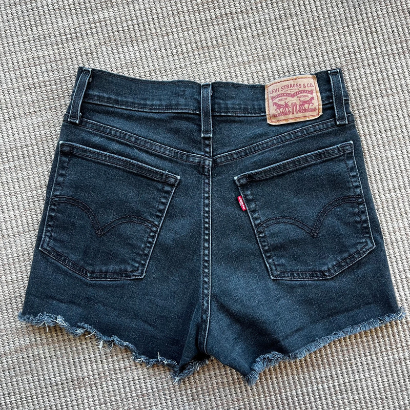 Levi’s High Rise Shorts 27 3