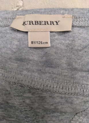 Tee short Burberry, marque: Burberry, état: Neuf sans étiquette, taille: 8 ans / 128 cm, 25,00 €, 26,95 € Protection acheteurs incluse