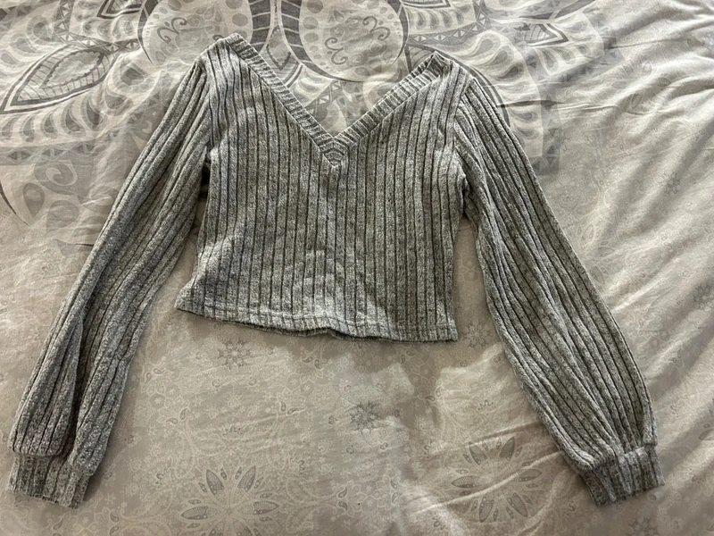 Pull crop top gris - photo numéro 2