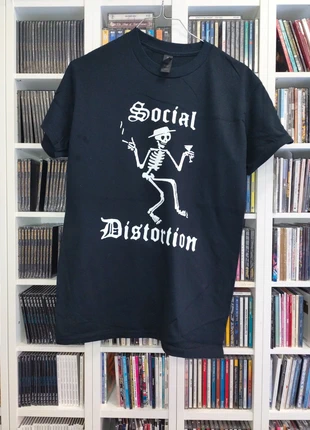 T-shirt Social Distortion S, marke: Gildan, zustand: Sehr gut, größe: S, 12,00 €, 13,30 € beinhaltet Vinted-Käuferschutz Pro
