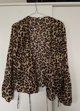 panter print blouse H&M, marca: H&M, estado: Muito bom, tamanho: S / 36 / 8, €2.50, €3.33 inclui Proteção do Comprador