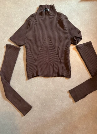 Brown ribbed turtleneck with detachable sleeves, marque: Bershka, état: Neuf sans étiquette, taille: S / 36 / 8, 4,50 €, 5,43 € Protection acheteurs incluse