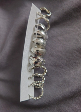 Set aus 6 Paar silberfarbenen Ohrringen, marque: Sonstiges, état: Très bon état, 10,00 €, 11,20 € Protection acheteurs incluse