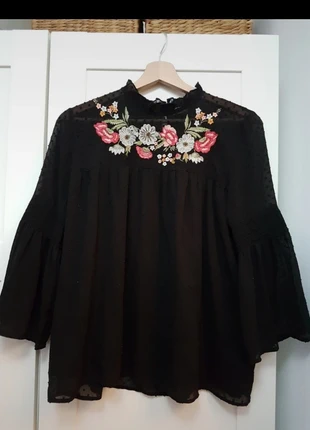 Blouse brodée fleurie en plumetis noir, marque: Pimkie, état: Très bon état, taille: S / 36 / 8, 9,00 €, 10,15 € Protection acheteurs incluse