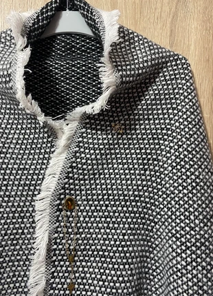 Poncho nordique élégant avec broches vintage femme / Poncho capa nórdica con broches vintage, marca: Local, estado: Muy bueno, tamaño: M / 38 / 10, 6,50 €, 7,53 € Protección al comprador incluida