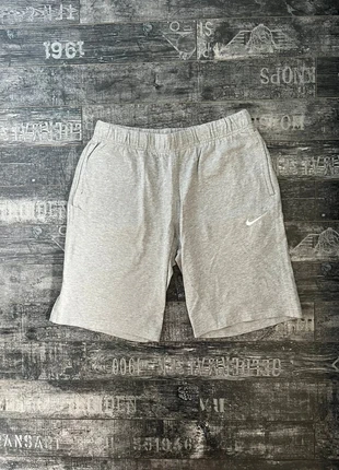 🐺 Short Nike Gris / Logo Blanc Brodé 🐺, merk: Nike, staat: Heel goed, maat: M, € 24,90, € 26,85 inclusief Kopersbescherming Pro