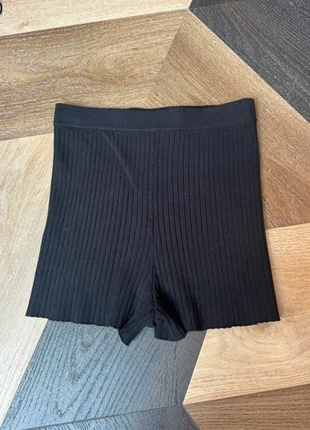 H&M high waist rib knit shorts size XS, marque: H&M, état: Très bon état, taille: XS / 34 / 6, 4,00 €, 4,90 € Protection acheteurs incluse