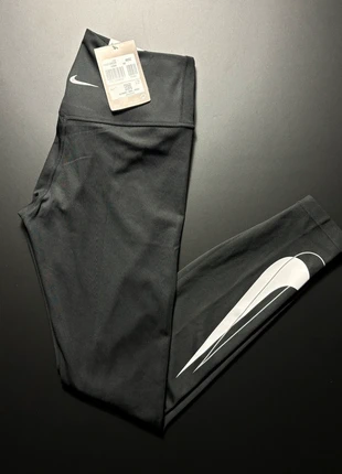 Legging Nike One Dri-Fit Running Double Swoosh Taille XS Longueur 7/8eme violet (S123), marque: Nike, état: Neuf avec étiquette, taille: XS / 34 / 6, 35,00 €, 37,45 € Protection acheteurs (Pro) incluse