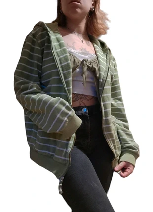 Veste légère à capuche rayée verte et blanche, brand: H&M, condizioni: Discrete, taglia: M / IT 42 / EU 38, €2.50, €3.33 include la Protezione acquisti