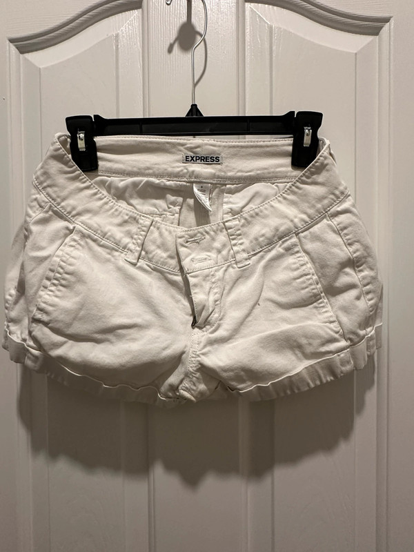 white shorts 1