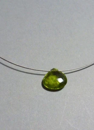 Collier péridot minimaliste sur fil d'acier, marke: Coralie au Pays des Merveilles, zustand: Neu, 29,00 €, 31,15 € inklusive Vinted-Käuferschutz