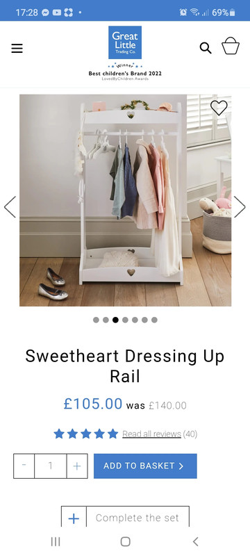 Sweetheart dressing up rail shop