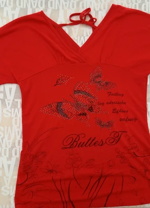 Tee-shirt manches longues rouge papillons en 38/40, zustand: Gut, größe: M / 38 / 10, 1,00 €, 1,75 € inklusive Vinted-Käuferschutz