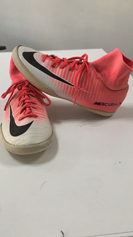 Zapatillas Nike mercurial rosa y blancas con tobillera