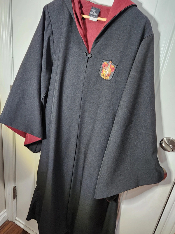 Harry Potter Universal Studios Gryffindor Adult Robe 1