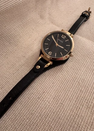 Fossil - Uhr, schwarzes Lederarmband, gold, marke: Fossil, zustand: Gut, größe: 30–38 mm, 16,00 €, 17,50 € inklusive Vinted-Käuferschutz