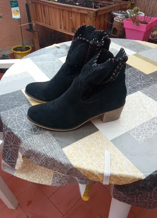 Botin o bota corta tobillo ancho. negro cowboycore., merk: Local, staat: Heel goed, maat: 40, € 3,00, € 3,85 inclusief Kopersbescherming