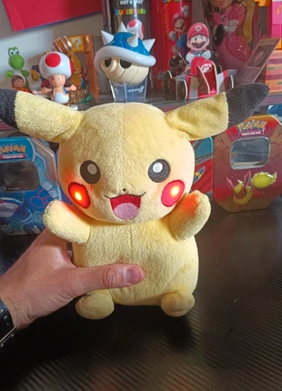 Peluche parlante Pikachu, marke: Tomy, zustand: Gut, größe: Einheitsgröße, 15,00 €, 16,45 € inklusive Vinted-Käuferschutz