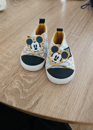 Disney shoes, merk: Disney, staat: Nieuw zonder prijskaartje, maat: 18, € 2,00, € 2,80 inclusief Kopersbescherming